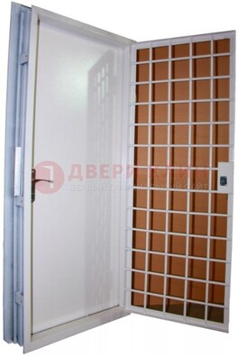 Белая стальная бронированная дверь с нитроэмалью ДБ-7 в Уфе