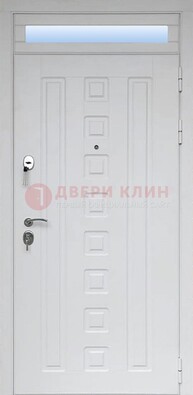 Белая металлическая дверь с фрамугой для коттеджа ДФГ-21 в Уфе