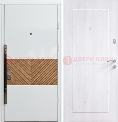 Белая железная дверь МДФ горизонтальной вставкой ДМ-265 в Уфе