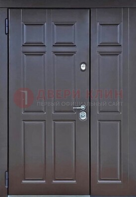 Тёмная двухстворчатая входная дверь для коттеджа с МДФ ДМ-533 в Уфе