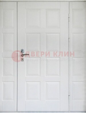 Белая входная дверь для коттеджа с МДФ ДМ-536 в Уфе