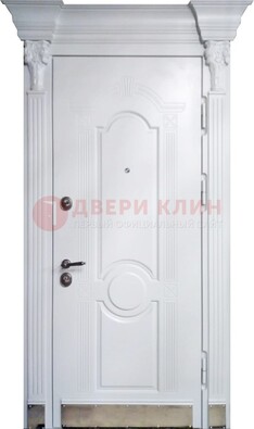 Белая металлическая дверь с массивом дуба для дома ДМД-59 в Уфе