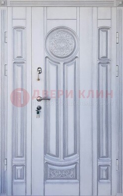 Белая двухстворчатая дверь с массивом дуба ДМД-72 в Уфе