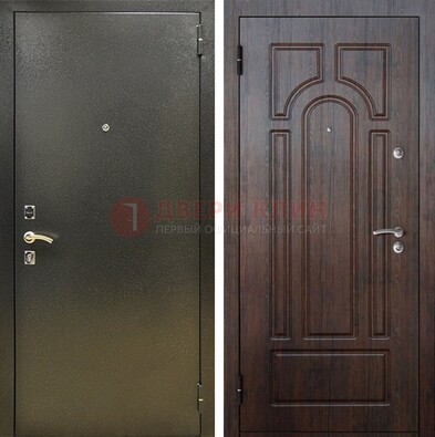 Железная темно-серая дверь с порошковым напылением и МДФ Тисненый орех ДП-275 в Уфе