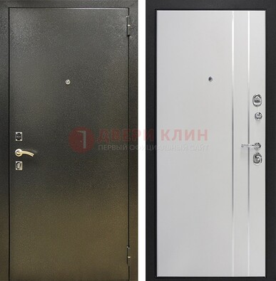 Железная темная дверь с порошковым покрытием и белая МДФ с молдингами  ДП-296 в Уфе