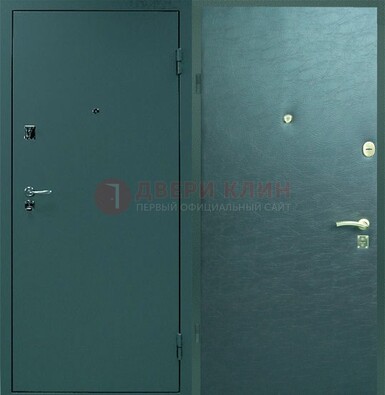 Зеленая стальная дверь с порошковым покрытием ДП-93 в Уфе