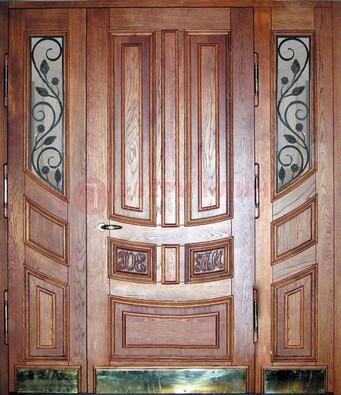 Парадная дверь со стеклом и ковкой ДПР-35 для загородного дома в Уфе