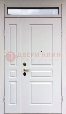 Белая двухстворчатая металлическая дверь со стеклом ДС-63 в Уфе