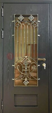 Одностворчатая железная дверь со стеклом и ковкой для дома ДСК-101 в Уфе