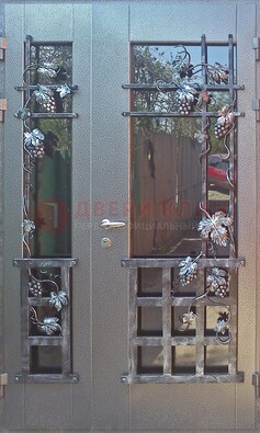 Распашная уличная дверь Порошок со стеклом и ковкой ДСК-221 в Уфе