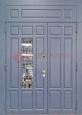 Серая двухстворчатая дверь Винорит со стеклом и ковкой ДСК-234 RAL 7024 в Уфе