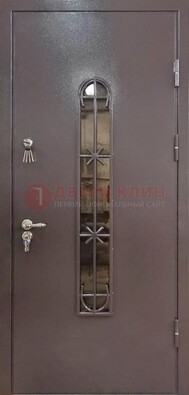 Металлическая дверь Порошок с небольшим стеклом и ковкой ДСК-282 в Уфе