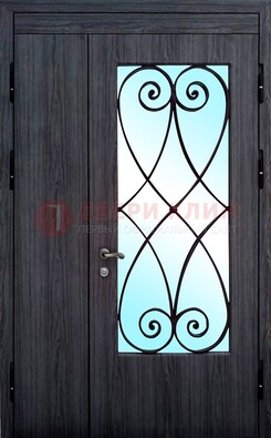 Стальная дверь со стеклом и ковкой ДСК-69 в деревянный дом в Севастополе