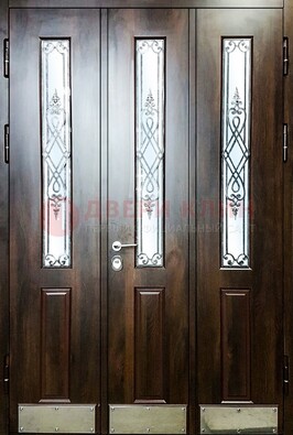 Входная дверь со стеклом и ковкой ДСК-72 в кирпичный дом в Уфе