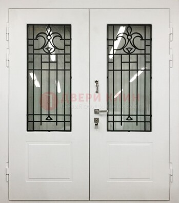 Белая двухстворчатая уличная дверь Винорит со стеклом ДСТ-4 в Уфе