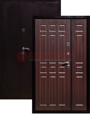 Коричневая металлическая тамбурная дверь ДТМ-24 в Уфе