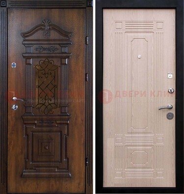 Входная коричневая дверь с виноритом и узором Белый дуб внутри ДВТ-126 во Владимире