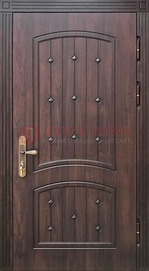 Коричневая уличная дверь с виноритом для дома ДВТ-235 в Уфе