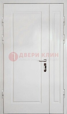 Полуторная металлическая дверь с МДФ в белом цвете ПЛ-24 в Уфе
