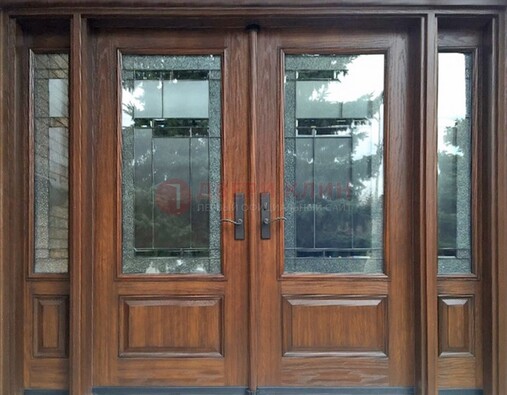 Распашная стальная дверь с массивом с витражом и фрамугами ВЖ-21 в Уфе